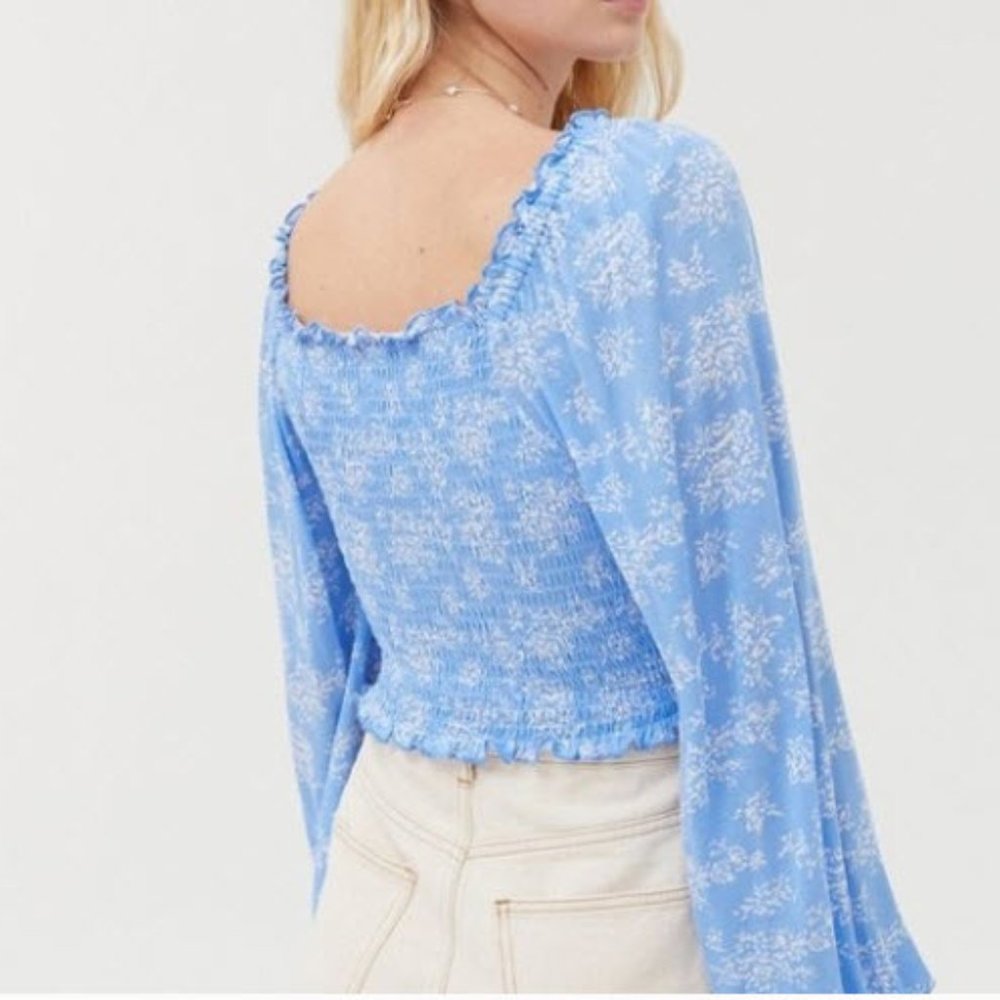 blue white urban outfitters long sleeve crop top